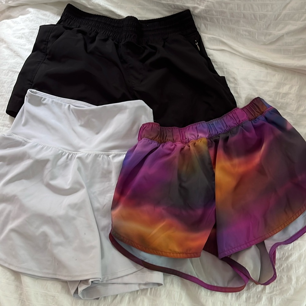 Bundle of three old navy activewear bottoms!